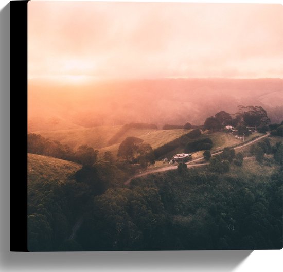 WallClassics - Canvas - Heuvellandschap met Oranjekleurige Lucht - 30x30 cm Foto op Canvas Schilderij (Wanddecoratie op Canvas)