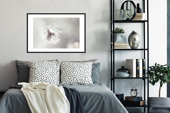 Photo encadrée - Pissenlit Witte aux graines sur cadre photo fond clair 90x60 cm - Affiche encadrée (Décoration murale salon / chambre)