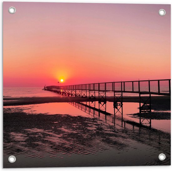 WallClassics - Tuinposter – Pier naar de Zee bij Zonsondergang - 50x50 cm Foto op Tuinposter (wanddecoratie voor buiten en binnen)