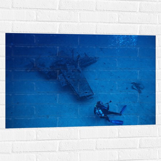 WallClassics - Sticker Muursticker - Plongeurs dans un avion écrasé sur fond marin - 90x60 cm Photo sur Sticker Muursticker