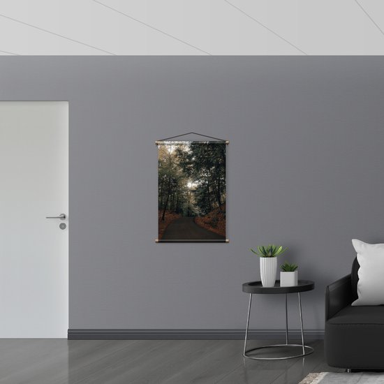 WallClassics - Affiche textile - Chemin à travers la forêt - 60x90 cm Photo sur Textile