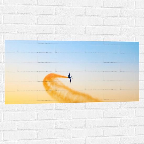 WallClassics - Muursticker - Zweefvliegtuig met Oranje Rook - 100x50 cm Foto op Muursticker
