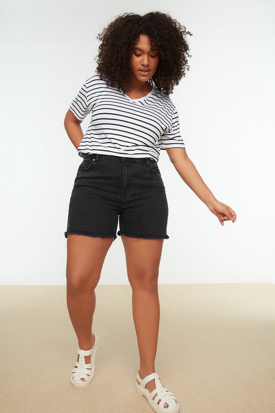 Trendyol Femmes Mini Taille Régulière Décontractée Plus Taille Shorts & Bermudas
