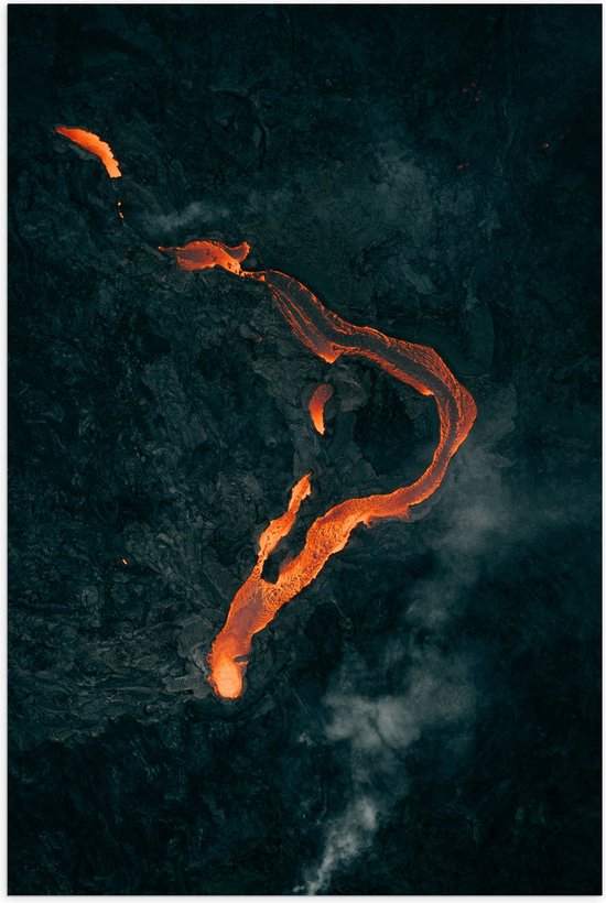 WallClassics - Poster Glanzend – Kronkelvormige Lava op Vulkaan - 60x90 cm Foto op Posterpapier met Glanzende Afwerking