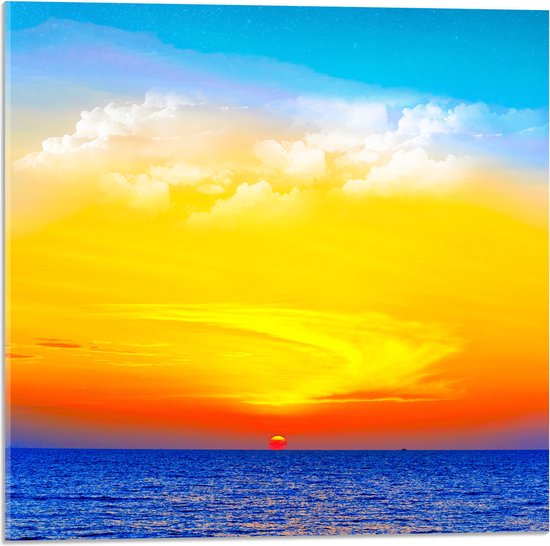 WallClassics - Acrylglas - Zon verdwijnend achter de Zee met Felkleurige Lucht - 50x50 cm Foto op Acrylglas (Wanddecoratie op Acrylaat)