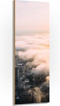 WallClassics - Hout - Laag Wolken over de Stad - 50x150 cm - 9 mm dik - Foto op Hout (Met Ophangsysteem)