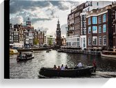 WallClassics - Canvas - Bootjes in de Grachten van Amsterdam - 40x30 cm Foto op Canvas Schilderij (Wanddecoratie op Canvas)