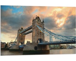 Vlag - Wolken boven Towerbridge in Londen - 90x60 cm Foto op Polyester Vlag