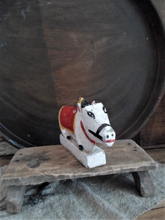 Authentieke houten Nandi koe liggend