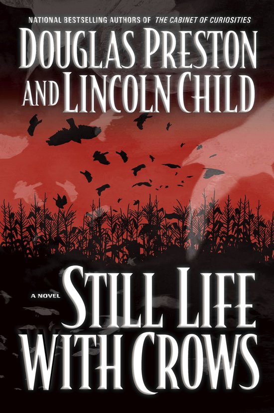 Couverture du livre "Still Life With Crows" avec un ciel rouge parsemé de corbeaux, un champ de maïs et des silhouettes sombres.