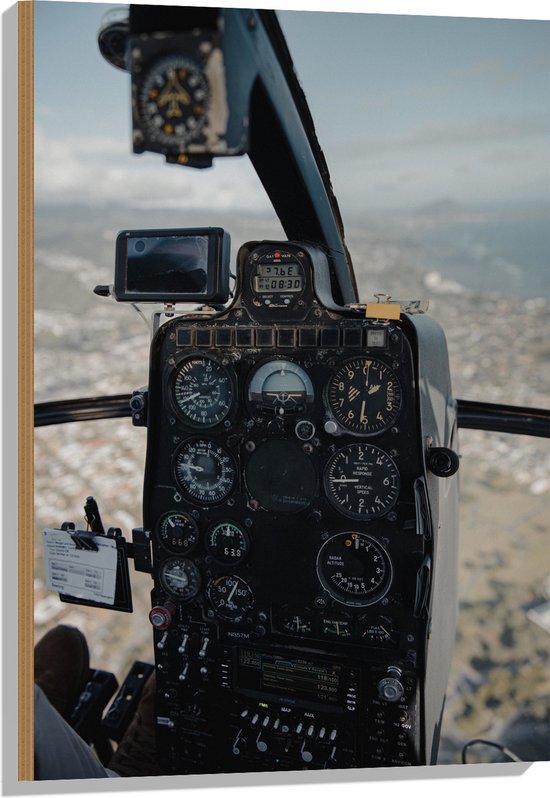 WallClassics - Hout - Besturing van Helikopter met Uitzicht over Landschap - 60x90 cm - 9 mm dik - Foto op Hout (Met Ophangsysteem)