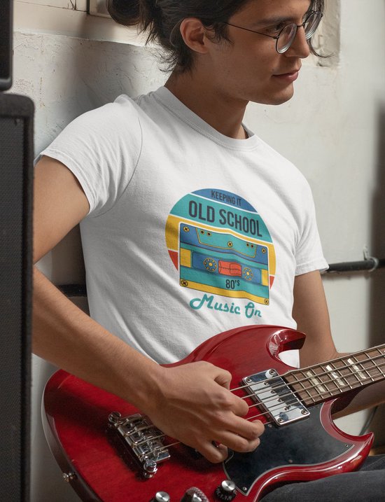 Shirt - Old school music - Wurban Wear | Grappig shirt | Muziek | Unisex tshirt | Oortjes | Box | Wit