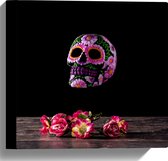 Canvas - Roze Doodshoofd omringd door Bloemen op Zwarte Achtergrond - 30x30 cm Foto op Canvas Schilderij (Wanddecoratie op Canvas)