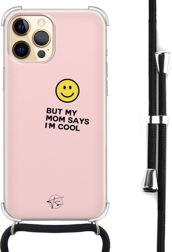 Coque rose pour iPhone 12 Pro Max avec smiley jaune et texte 'BUT MY MOM SAYS I'M COOL'. Transparente avec cordon noir.