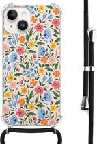 Hoesje met koord geschikt voor iPhone 14 - Romantische bloemen - Inclusief zwart koord - Crossbody beschermhoes - Transparant, Multi - Mooie Telefoonhoesjes