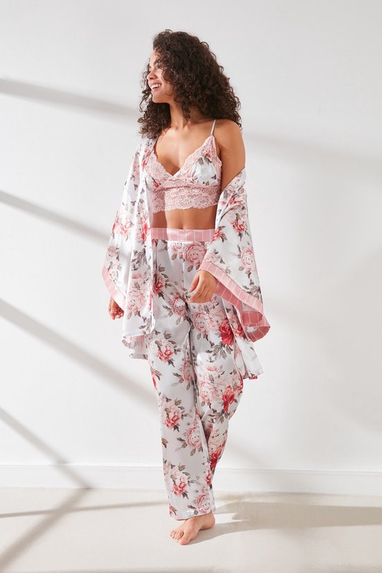 AMARANTA- Cadeau-Satin 3 Piece Nightgown Set- 3 stuk Satijnen Pyjama set-Roze/Ecru kleur-maat M