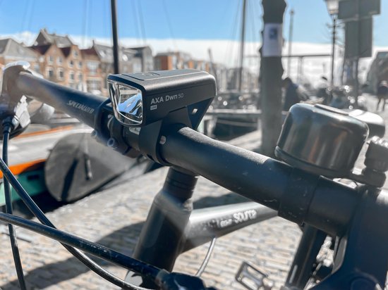 AXA Dwn Front 50 Lux Fietsverlichting - USB Oplaadbare LED Fietslamp Voorlicht - StVZO Goedgekeurd - Fietslicht met Grote Zichtafstand — afbeelding 5