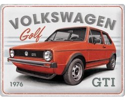 VW Golf GTI 1976. Metalen wandbord in reliëf 30 x 40 cm.