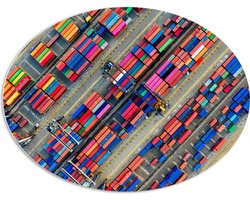 WallClassics - PVC Schuimplaat Ovaal - Zeecontainers in de Haven gestapeld - 96x72 cm Foto op Ovaal (Met Ophangsysteem)