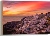Hout - Uitzicht over Klassieke Griekse Stad tijdens de Zonsondergang - 75x50 cm - 9 mm dik - Foto op Hout (Met Ophangsysteem)