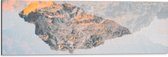 WallClassics - Dibond - Weerspiegelende Berg - 90x30 cm Foto op Aluminium (Wanddecoratie van metaal)
