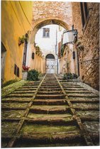 WallClassics - Vlag - Klein straatje in Italië - 40x60 cm Foto op Polyester Vlag