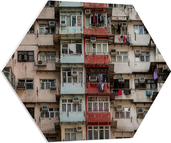 WallClassics - PVC Schuimplaat Hexagon - Kleine Flatwoningen - Hong Kong - 80x69.6 cm Foto op Hexagon (Met Ophangsysteem)