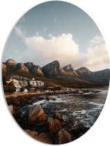 WallClassics - Plaque Ovale en Mousse PVC - Maisons à la Montagnes sur l' Water - 51x68 cm Photo sur Ovale (Avec Système d'accrochage)