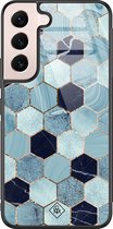 Casimoda® hoesje - Geschikt voor Samsung Galaxy S22 - Blue Cubes - Luxe Hard Case Zwart - Backcover telefoonhoesje - Blauw