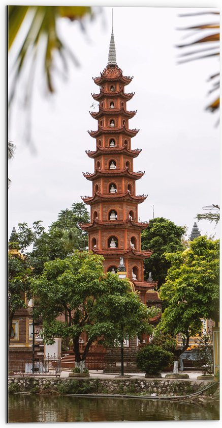 WallClassics - Dibond - De Oudste Boeddhistische Tempel - Vietnam - 50x100 cm Foto op Aluminium (Met Ophangsysteem)