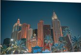 WallClassics - Dibond - Hotel en Casino Gebouw - New York - 150x100 cm Foto op Aluminium (Wanddecoratie van metaal)
