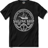 Sailing Trough A New World | Wind zeilen - Boot - Zeilboot - T-Shirt - Unisex - Zwart - Maat L