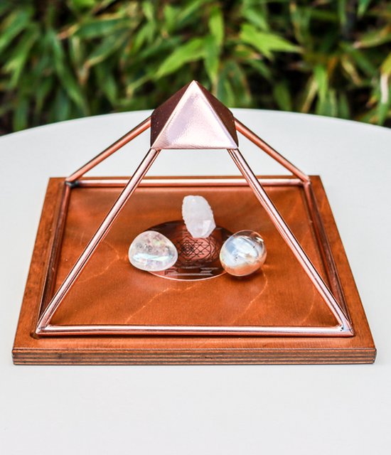 Meru Piramide (middel) - Handgemaakte koperen piramide met geactiveerde Shri Yantra