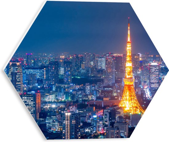 PVC Schuimplaat Hexagon - Skyline in Tokio met Verlichte Tokiotoren - 30x26.1 cm Foto op Hexagon (Met Ophangsysteem)