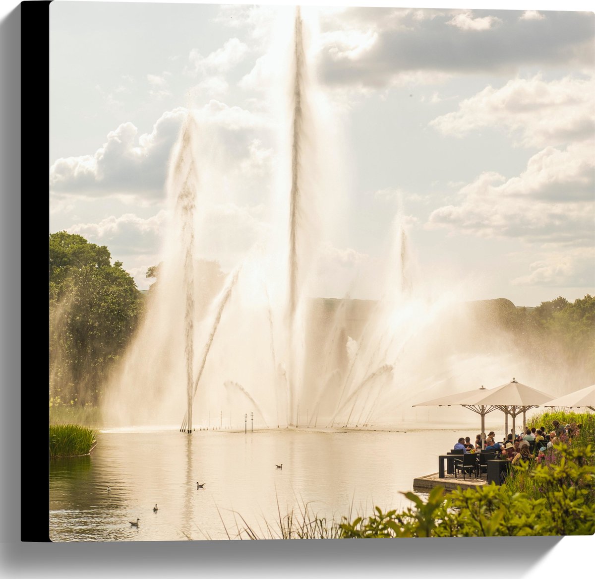 Canvas - Waterfontein in een Meer - 40x40 cm Foto op Canvas Schilderij (Wanddecoratie op C