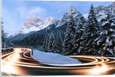 WallClassics - Acrylglas - Racende Lichten in de Bergen - 60x40 cm Foto op Acrylglas (Wanddecoratie op Acrylaat)