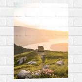 WallClassics - Muursticker - Afgesloten Put op Bergtop - 40x60 cm Foto op Muursticker