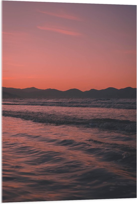 WallClassics - Acrylglas - Golvende Zee met Oranje Paarse Lucht - 70x105 cm Foto op Acrylglas (Met Ophangsysteem)