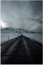 WallClassics - Affiche (Matte) - Route nuageuse à travers la neige - Photo 60x90 cm sur papier poster avec un aspect mat