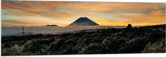 WallClassics - Feuille de Mousse PVC - Vue du Volcan au Loin - 150x50 cm Photo sur Feuille de Mousse PVC