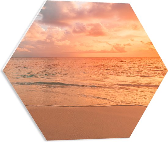 PVC Schuimplaat Hexagon - Oceaan met Prachtige Zonsondergang en Brede Horizon - 50x43.5 cm Foto op Hexagon (Met Ophangsysteem)