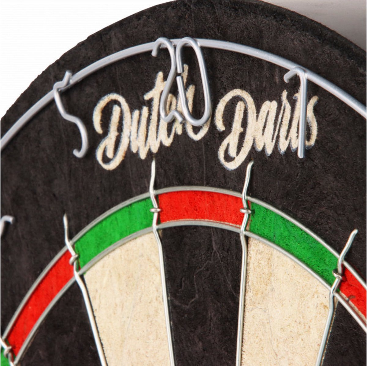Dartset met roundwire dartbord, zwarte surround en een setje dartpijlen