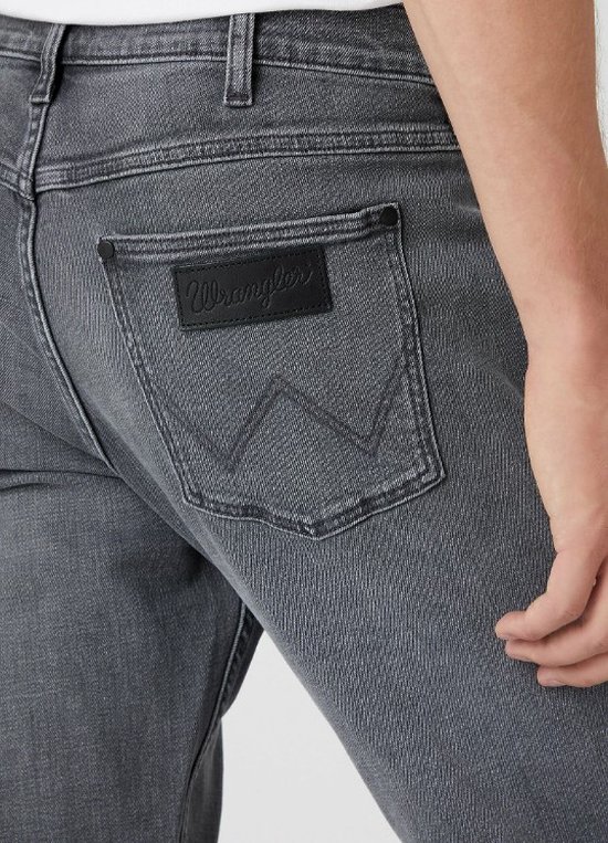 Wrangler Greensboro W30-W44 - Jeans da uomo, in denim elasticizzato, in cotone, colore: blu e nero, Basement Blue (Wss3hn32c), 36W x 36L