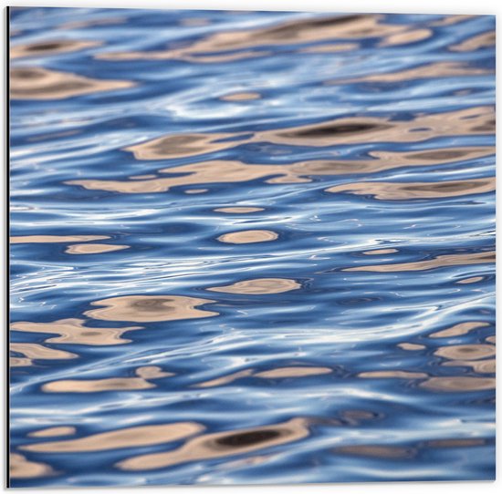 Dibond - Licht vallend op het Water - 50x50 cm Foto op Aluminium (Met Ophangsysteem)