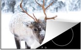 KitchenYeah® Inductie beschermer 81.2x52 cm - Hert - Rendier - Sneeuw - Kookplaataccessoires - Afdekplaat voor kookplaat - Inductiebeschermer - Inductiemat - Inductieplaat mat