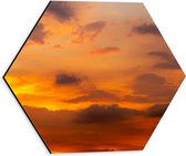 Dibond Hexagon - Oranje Lucht door Zonsondergang - 30x26.1 cm Foto op Hexagon (Met Ophangsysteem)