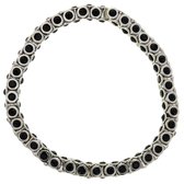 Zilver-kleurige armband met zwarte steentjes