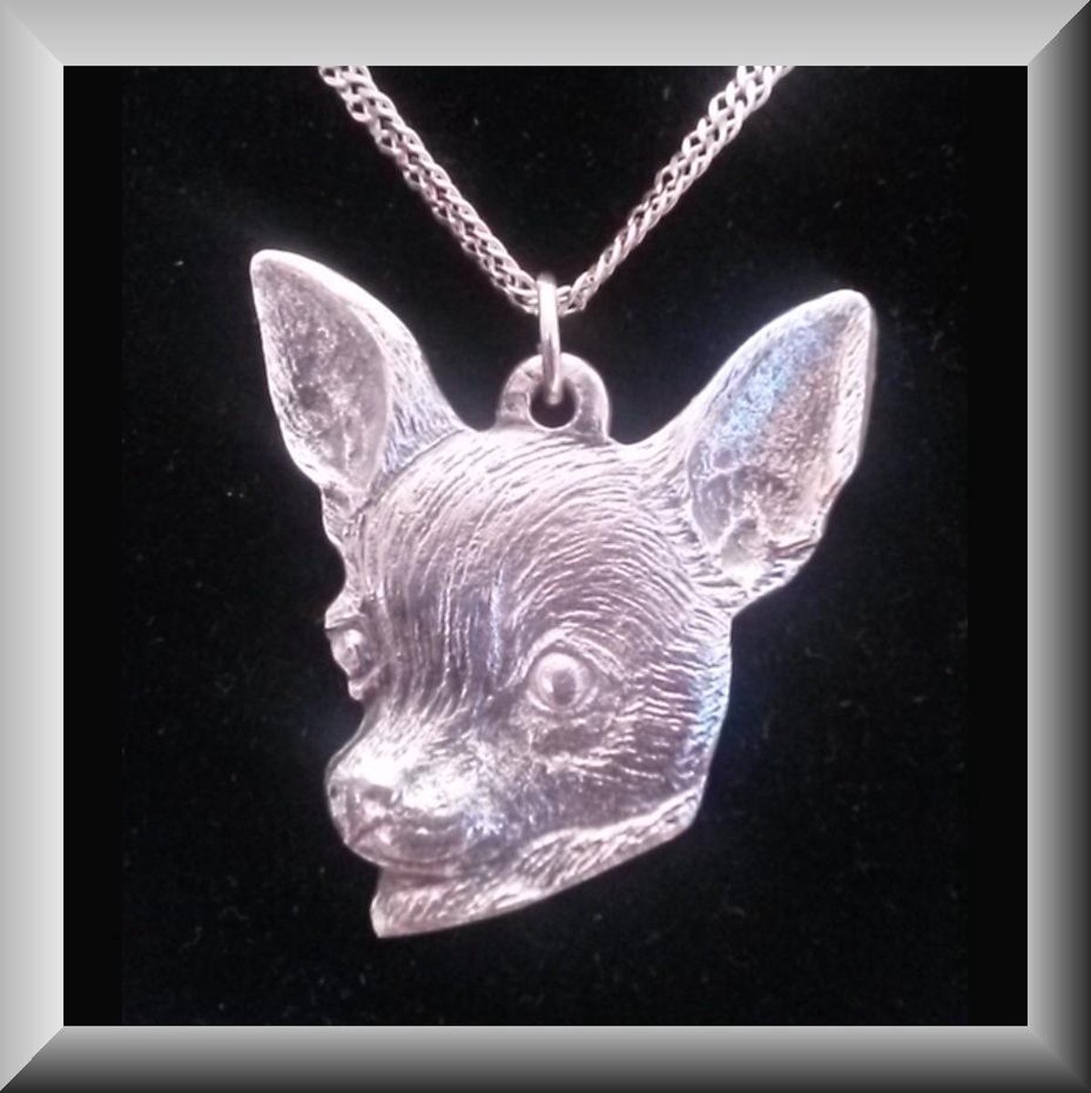Echt zilveren hondenhanger, Chihuahua