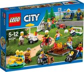 LEGO City Le parc de loisirs - Ensemble de figurines - 60134