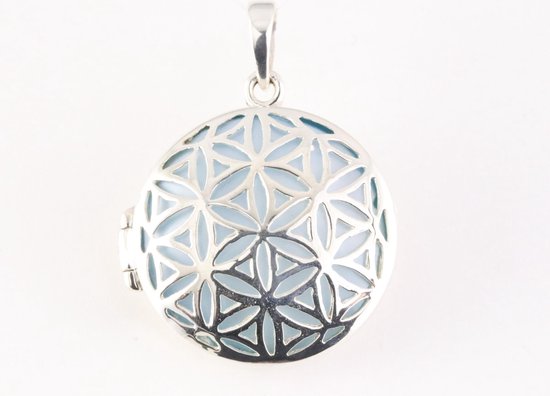 Médaillon rond en argent ajouré avec coquillage bleu clair